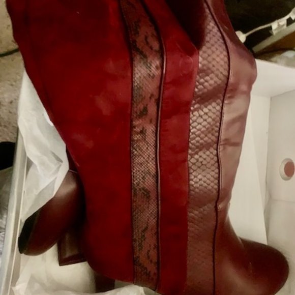 SEXY US  women's Ashley Stewart's KNEE HIGH 8W WIDE burgundy animal print boots - Picture 5 of 15